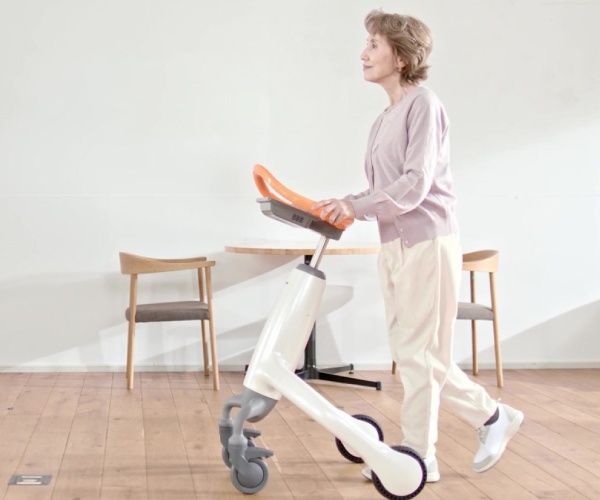 高齢者の身体機能維持をAIで楽しく支える　「歩きたくなる」トレーニングロボット