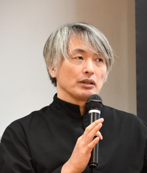 講演する「エスキス」のシェフパティシエ、成田一世氏(写真:編集部)