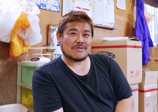 小樽市高島で漁業を営む成田学さん。代々、小樽で漁業に携わってきた。「ニシンはおれらを煽ってくる魚なんだよね」と笑う(写真:高山和良)