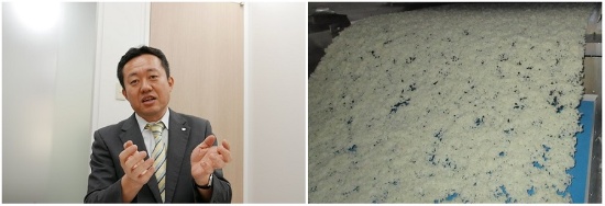 尾西食品 商品開発部部長 伊藤 秀朗(いとう ひであき)氏(写真左、撮影:高山 和良)。乾燥させる前のご飯を炊き上げた状態。これを乾燥後、均一に砕く工程が一つのノウハウだという(写真右、提供:尾西食品)