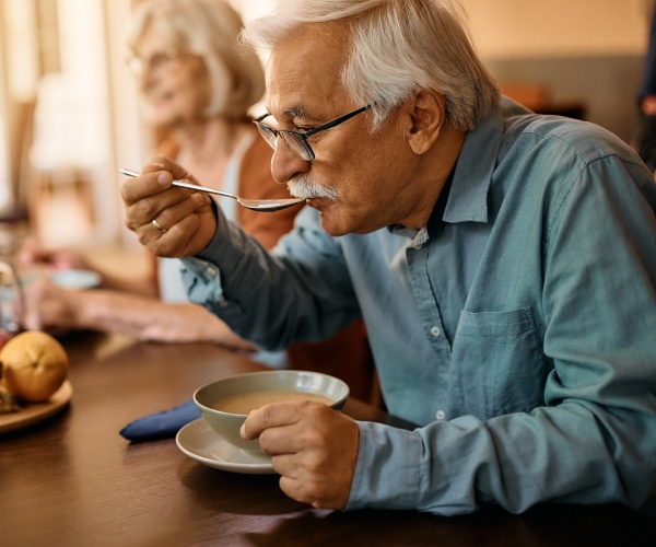 「嚥下食が出る宿泊・旅行プラン」が呼ぶ感動　高齢化社会を見据えたサービスが見据える未来とは？