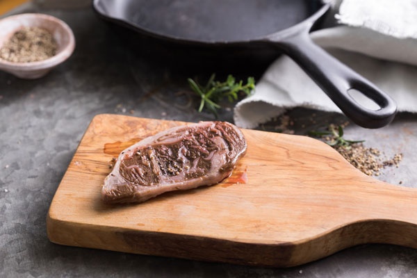Aleph Farmsによる培養肉のリブアイステーキ(写真提供:Aleph Farms)