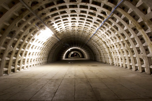 防空壕だったトンネルを利用した地下農園(Growing Underground提供)