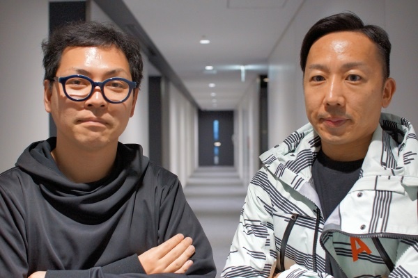 エイベックスで音声AR事業を手がける佐藤淳氏（右）とエイベックス デジタルビジネスデベロップメントグループシニアプロデューサーの渡部宏和氏