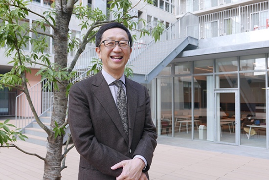 日本には、部材メーカー、製造装置メーカーなどを中心とする世界に誇る半導体産業のエコシステムが残っていると語る黒田教授。d.labとRaaSを中心に、新しい半導体技術を構築できれば、世界の最先端に付いていくことはできるという。ただ、この5年間が勝負の時であり、日本にとっては残された最後のチャンスだと黒田教授は見ている(写真:高山和良)