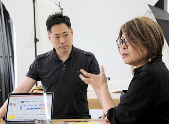 ストーリーライン株式会社CEOの北澤順子さん(右)と、同CTOの加藤和明さん(左)(写真撮影:中島有里子)