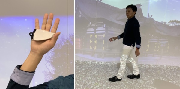 (写真1)手のひらに触覚を刺激するデバイス(左)を握って足の動きに音を連動させれば、さまざまな錯覚を与えられる