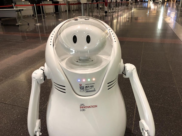 (写真3)JALが開発したアバターロボット「JET」(JALのプレスリリースより引用)