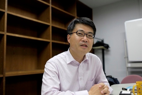(写真1)東京大学大学院 工学系研究科の染谷隆夫教授