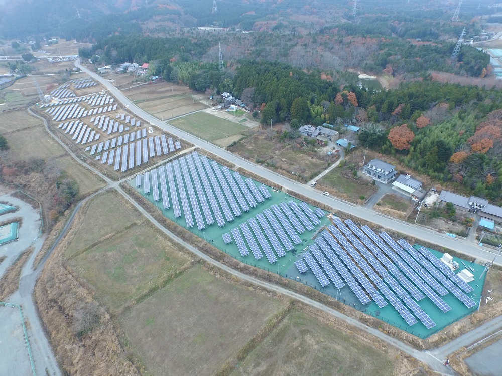 5種類の防草シートを大熊町で検証 稼働3年目の違いは 探訪 メガソーラービジネス 日経bp