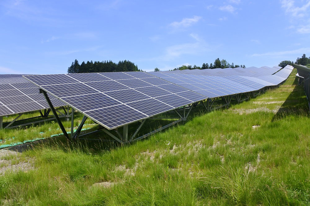 坂の町・五戸に稼働した「坂のメガソーラー」 - 探訪 - メガソーラー