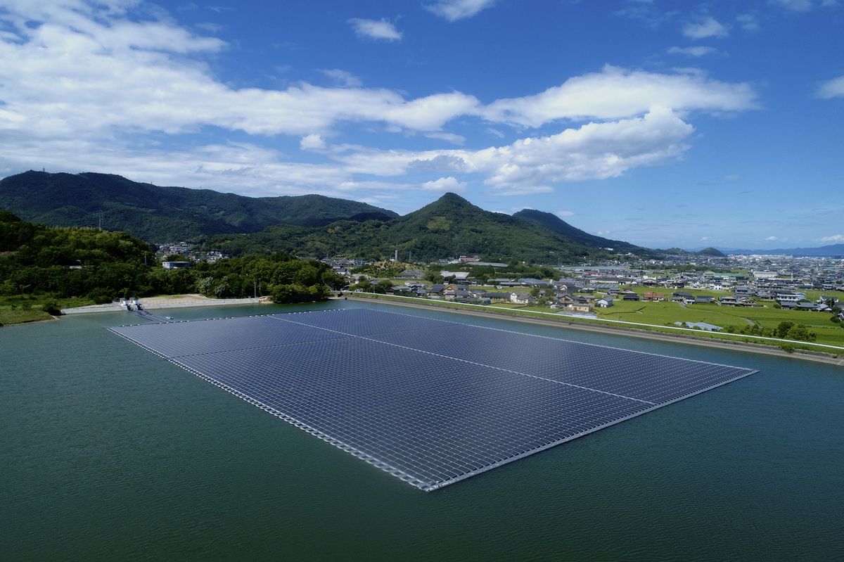 山頂に運ぶ太陽 01_a.jpg?__scale=w:500,h:333&