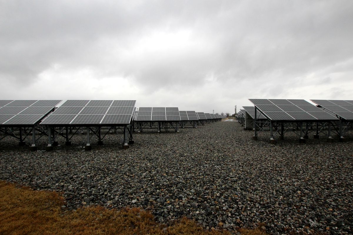 稼働から約10年 雪国でも安定運用を続ける北陸電力のメガソーラー 探訪 メガソーラービジネス 日経bp