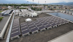 図4●建物の屋根上では3種類の方法で太陽光パネルを設置 