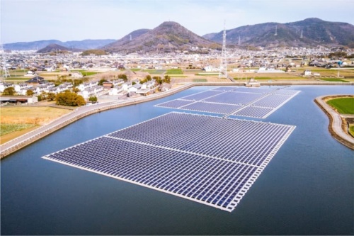 図3●香川県坂出市にある「蓮池水上太陽光発電所」 