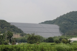 図2●平荘ダム（上）、神谷ダム（下）の太陽光発電所 