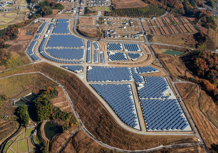 奈良・五條の分譲住宅地を転用したメガソーラー、小まめな手入れで安心