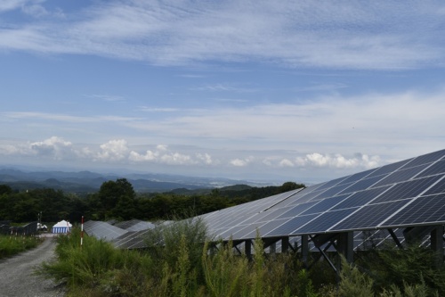 図1●大山の麓にあるゴルフ場跡に立地