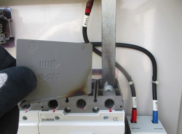 パワーコンディショナー、接続箱 施工事例：パワコン交換 | 滋賀県で太陽光発電・ソーラーシェア