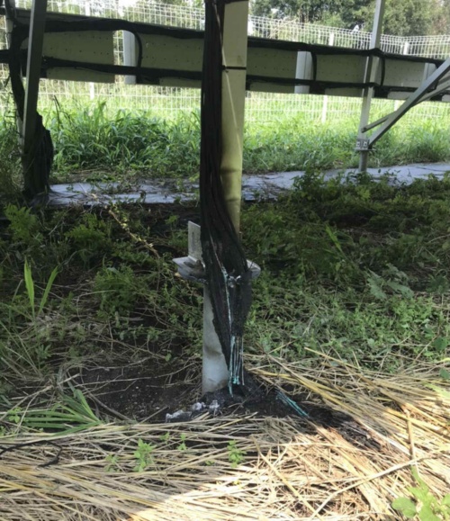 野焼きのような白煙 原因は台風で引っ張られた電線のアーク トラブル メガソーラービジネス 日経bp 野焼きのような白煙 原因は台風で引っ張られた電線のアーク トラブル メガソーラービジネス 日経bp
