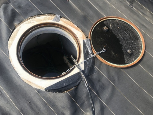 図1●蓋が空けられていた