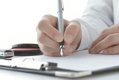 認定取得の申請手続の委託を受けない場合でも契約書にその旨を明示することが推奨される