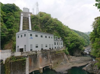 図1●リパワリングで出力を13％向上させたJNCの水力発電所。宮崎県高千穂町にある高千穂発電所