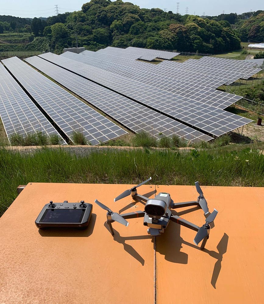 ドローンでカラスを撃退 嫌がる音 で空中戦 特集 メガソーラービジネス 日経bp