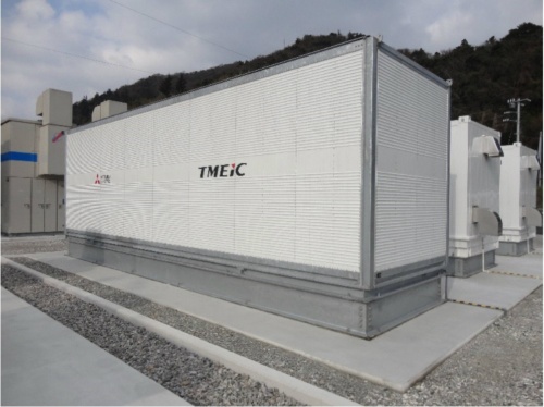 図3●リウムイオン電池を充放電制御する東芝三菱電機産業システム（TMEIC）製パワーコンディショナー（PCS）