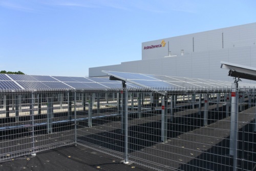 図1●アストラゼネカ米原工場の敷地内に設置された1.76MWの太陽光発電設備