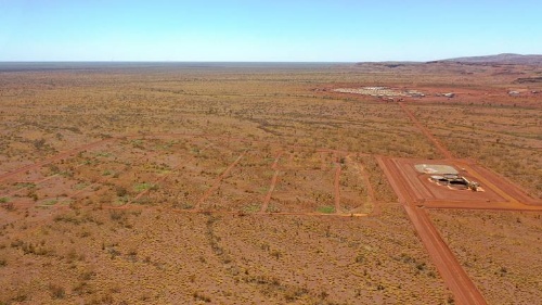 図●英豪リオティントが同社初となるメガソーラーを建設する、オーストラリア・西オーストラリア州ピルバラ地域のクーダイデリ鉄鉱石採鉱場