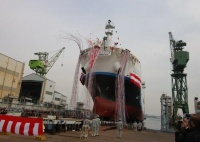 川重は昨年、世界初の液化水素運搬船を進水させた