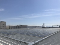 ダイキン工業堺製作所臨海工場の屋上に設置された太陽光パネル