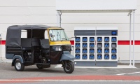 インドの電動三輪タクシー向け蓄電池シェアリング