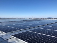 屋根上の太陽光発電設備