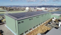 枚方事業所の製品倉庫に設置した太陽光発電設備