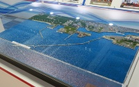 丸紅が秋田港湾で建設中の風力発電所の完成予想ジオラマ