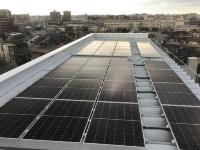 三井ショッピングパーク ららぽーと福岡の屋上に設置した太陽光発電設備