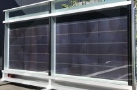 「太陽光発電（PV）ロールスクリーンシステム」