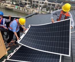 屋根に「フレキシブル太陽光パネル」、施工保証に対応 - ニュース