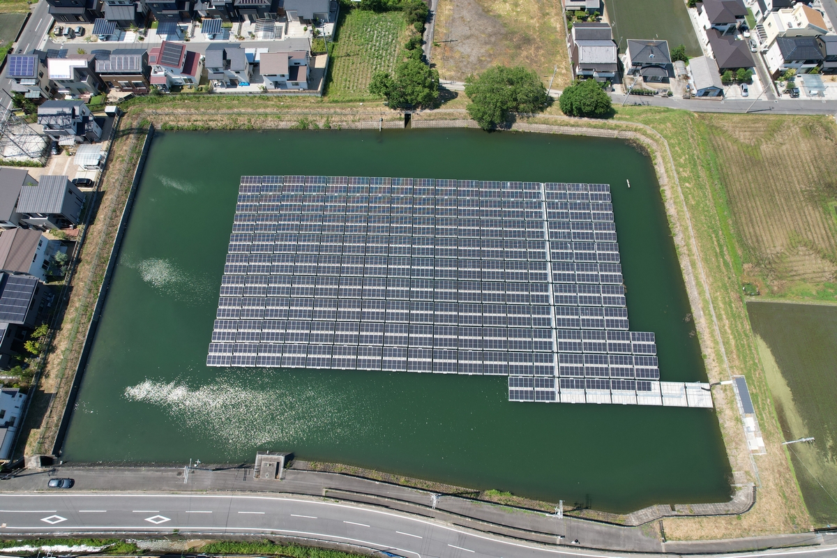 「西室池水上太陽光発電所」 