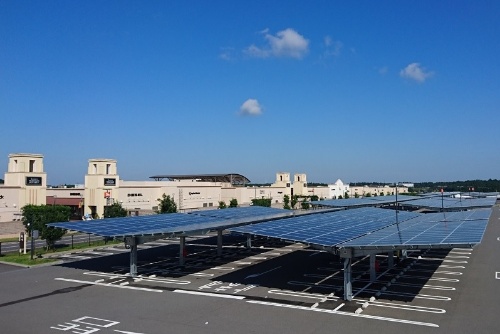 酒々井町のアウトレットに 改良型pvカーポート 探訪 メガソーラービジネス 日経bp