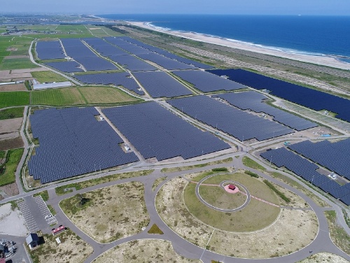 図1●完成目前の亘理太陽光発電所