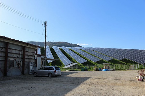 図1●出力約2.2MWの「束稲太陽光発電所」