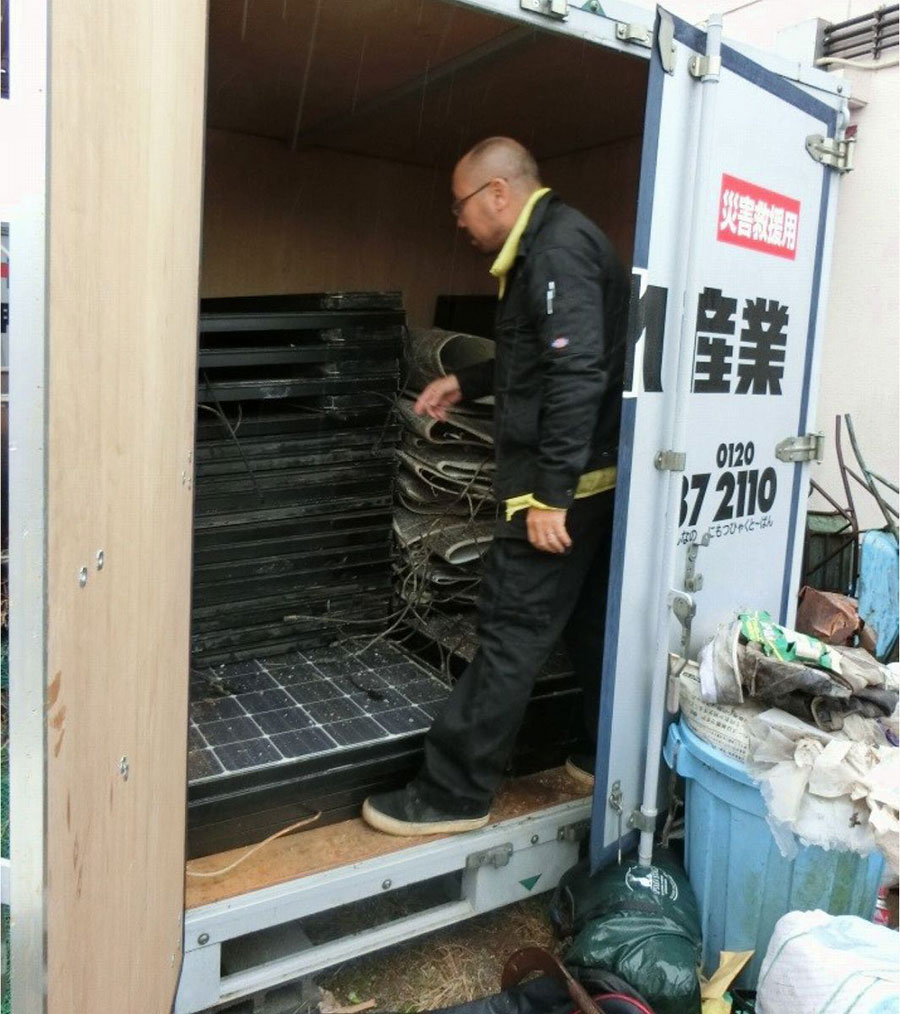 熊本地震の被災住宅、太陽光パネルを分別回収した初の例に - トラブル