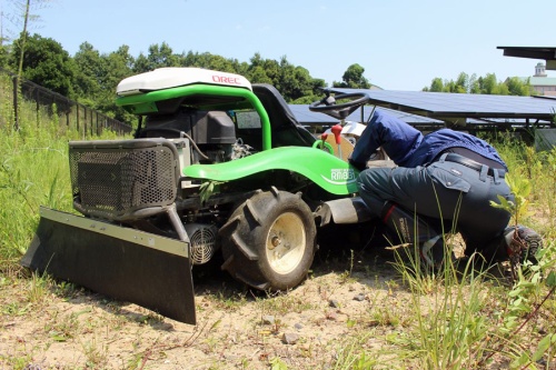 ゴーカート感覚の草刈機 三交不動産がメガソーラーで活用 特集 メガソーラービジネス 日経bp ゴーカート感覚の草刈機 三交不動産がメガソーラーで活用 特集 メガソーラービジネス 日経bp