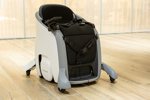 人と人をつなぐホンダの新モビリティ（2ページ目） | 一歩先への
