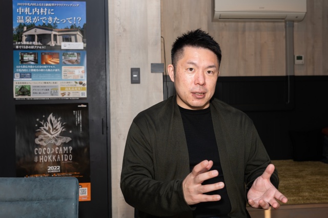 そら代表取締役の米田健史氏。言葉を選び丁寧に話す姿が印象に残る。北海道大学法学部の同級生で、そら取締役COO兼「ふく井ホテル」代表取締役の林祐太氏による人物評は「ああ見えて、とても誠実」(撮影:長坂 邦宏)