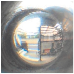 図1　ドアスコープに取り付けた超小型カメラ